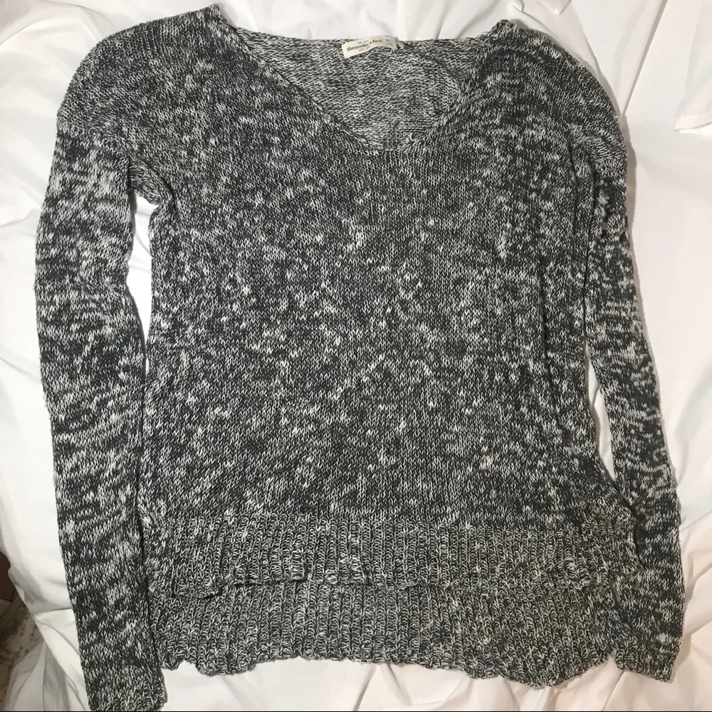 Gray and White Marled V-Neck Sweater Abercrombie size Medium/Large